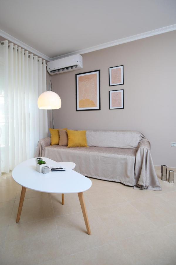 Tafa Deluxe Apartament *